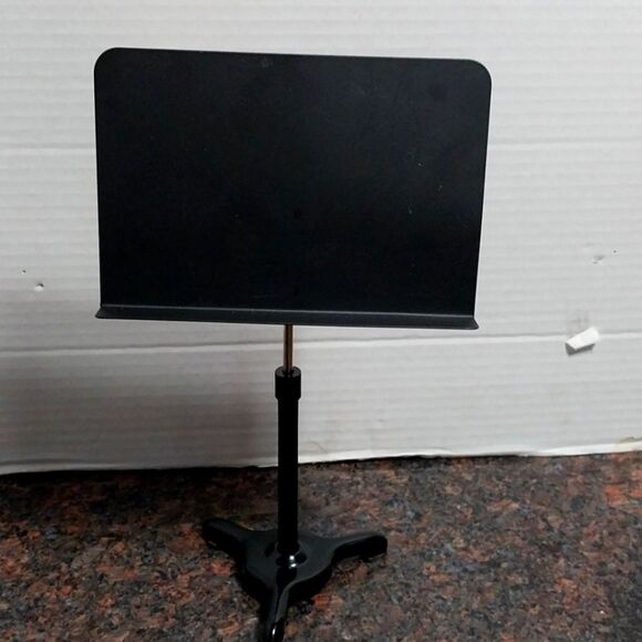 VINTAGE AMERICAN GIRL  MUSIC STAND - Picture 1 of 3